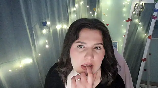 Lei White online show from March 22, 2025, 1:11 am