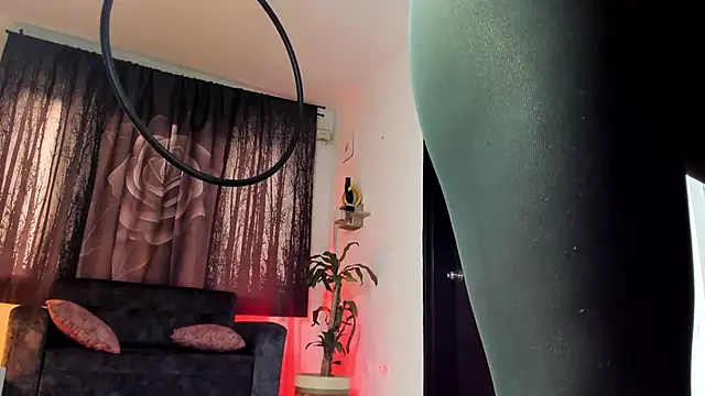 Snapshot of Alaia_Love77 chatting on November 17, 2025, 10:14 pm Alaia Love77 online show from November 17, 2025, 10:14 pm