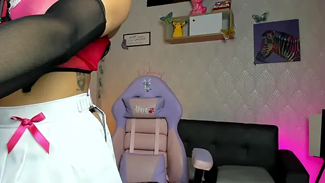 Snapshot of Alaia_Love77 chatting on November 15, 2025, 4:33 pm Alaia Love77 online show from November 15, 2025, 4:33 pm