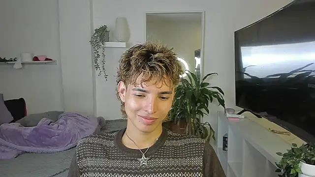 santy-kitty online show from October 30, 2025, 1:37 am