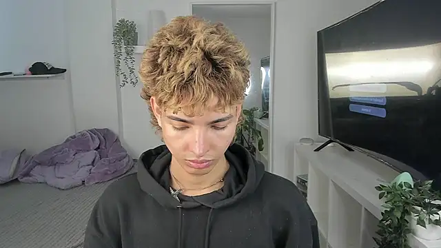 santy-kitty online show from November 6, 2025, 7:51 pm