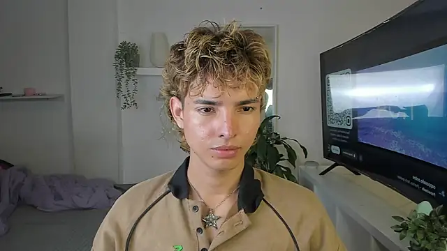 santy-kitty online show from November 9, 2025, 1:42 am