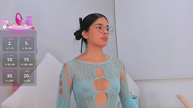 Isaa Queen online show from December 21, 2025, 3:57 pm