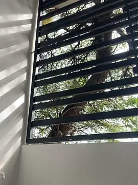 perlita05 online show from December 3, 2025, 7:57 pm