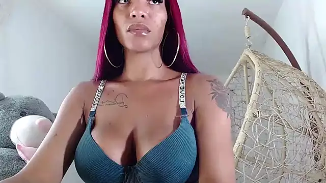 Snapshot of ebonyhotcats90 chatting on September 15, 2025, 10:43 pm ebonyhotcats90 online show from September 15, 2025, 10:43 pm