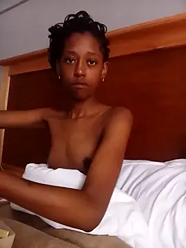 02Boitybaby online show from November 14, 2025, 8:18 am