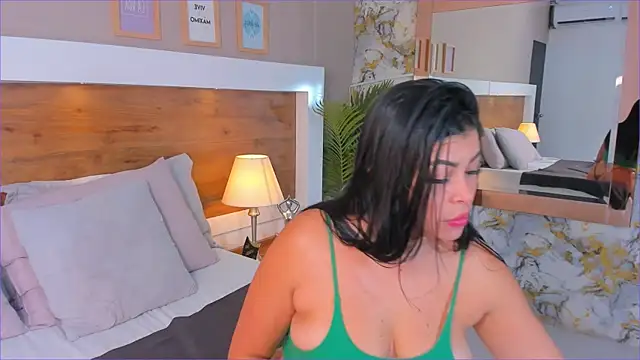 EmaBakker online show from November 29, 2025, 12:38 pm