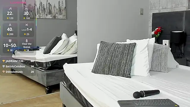 Lana-Gross online show from October 22, 2025, 3:33 pm