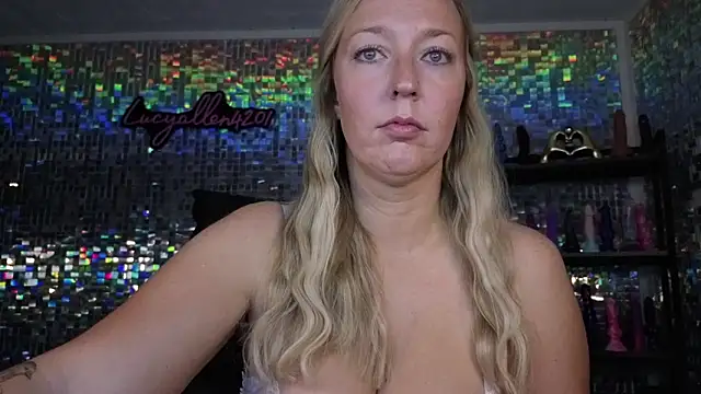 lucyallen4201 online show from September 18, 2025, 10:51 am