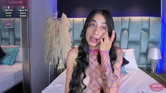 Snapshot of JulietaCheerr chatting on February 19, 2025, 2:01 pm JulietaCheerr online show from February 19, 2025, 2:01 pm