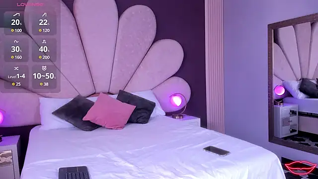 Snapshot of JulietaCheerr chatting on February 18, 2025, 2:16 pm JulietaCheerr online show from February 18, 2025, 2:16 pm