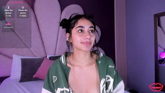 Snapshot of JulietaCheerr chatting on February 21, 2025, 2:16 pm JulietaCheerr online show from February 21, 2025, 2:16 pm