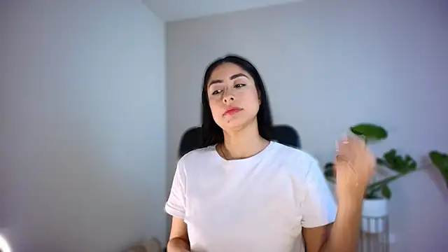 auroracaruso11 online show from March 19, 2026, 3:56 pm