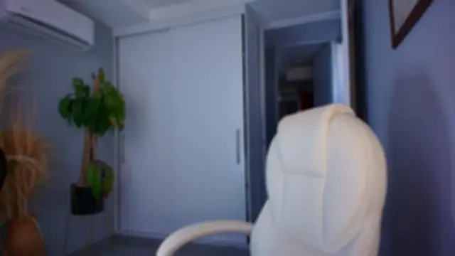 auroracaruso11 online show from September 21, 2025, 9:31 pm