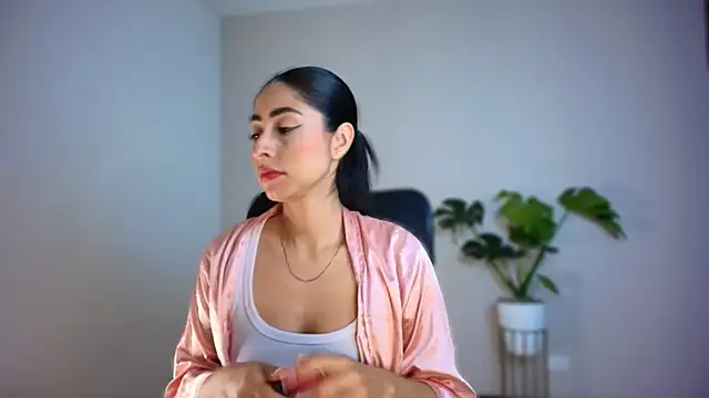 auroracaruso11 online show from January 14, 2026, 11:58 am