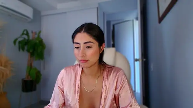 auroracaruso11 online show from September 8, 2025, 9:03 pm