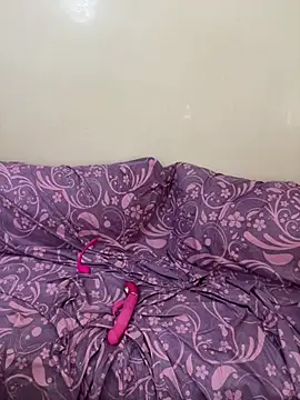 Layla-daloua online show from March 28, 2026, 5:03 pm