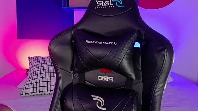 ParisFox  online show from March 30, 2026, 9:38 pm