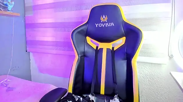 Liittleluaa  online show from February 17, 2025, 3:22 pm