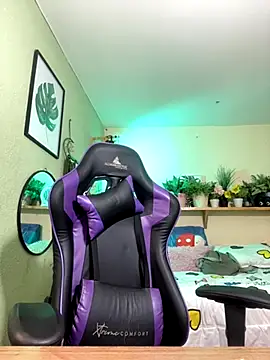 Liittleluaa  online show from September 29, 2025, 3:17 pm