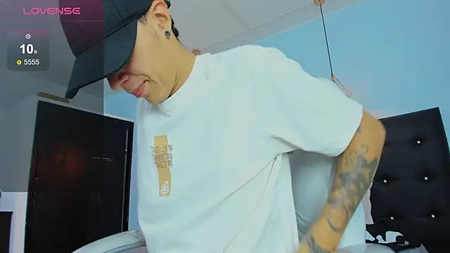 Lobo 17  online show from November 6, 2025, 3:43 am