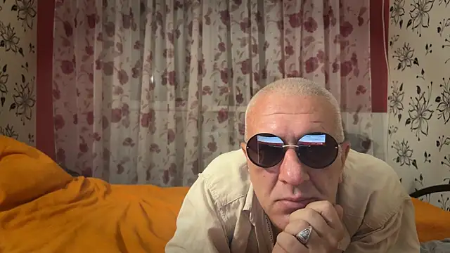 StellarTeam online show from October 26, 2025, 9:04 pm