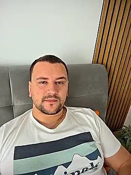 KarlosCarutox online show from February 18, 2026, 10:33 am