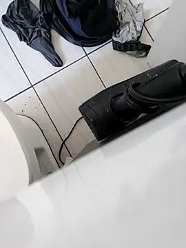 Snapshot of QcMisterv13 chatting on October 14, 2025, 7:58 pm QcMisterv13 online show from October 14, 2025, 7:58 pm