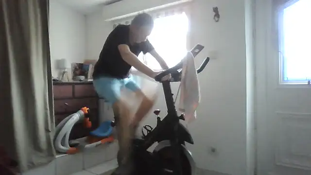 naturiste974 online show from November 19, 2025, 8:03 am