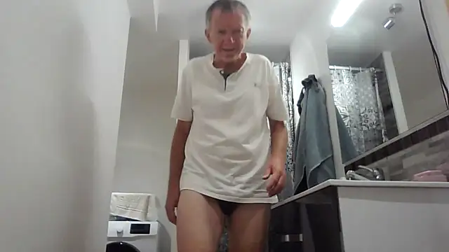 Snapshot of naturiste974 chatting on March 7, 2026, 7:15 am naturiste974 online show from March 7, 2026, 7:15 am