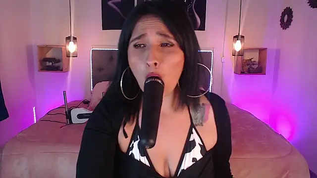 emily leinner online show from October 30, 2025, 2:58 pm