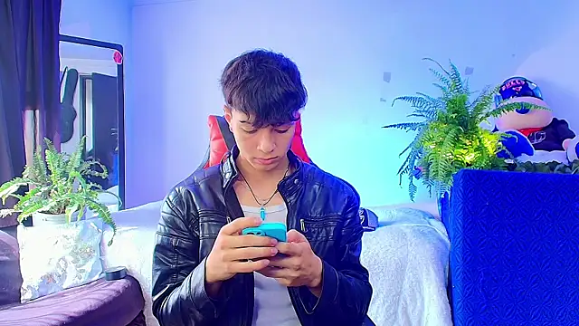 twink sebas  online show from October 15, 2025, 2:25 pm