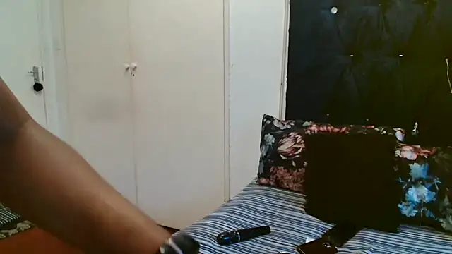 xTALLSEXYBUMx online show from November 7, 2025, 4:28 am