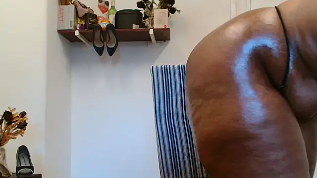 Snapshot of xTALLSEXYBUMx chatting on October 15, 2025, 4:33 am xTALLSEXYBUMx online show from October 15, 2025, 4:33 am