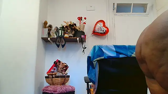 xTALLSEXYBUMx online show from April 28, 2026, 5:23 am