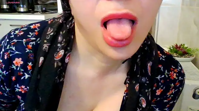 Snapshot of Erotica333 chatting on May 11, 2026, 4:04 pm Erotica333 online show from May 11, 2026, 4:04 pm