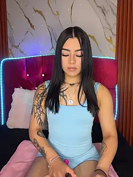 emily 22x online show from November 25, 2025, 8:42 pm