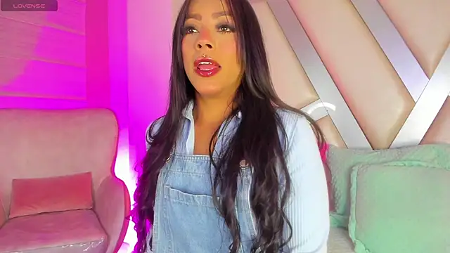 Amber villalobos  online show from May 17, 2026, 4:45 am