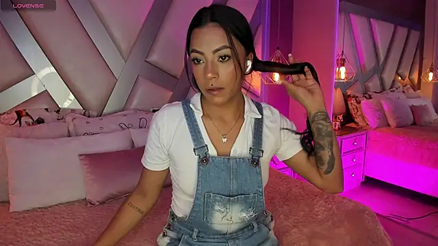 Snapshot of Amber_villalobos_ chatting on October 10, 2025, 3:51 am Amber villalobos online show from October 10, 2025, 3:51 am