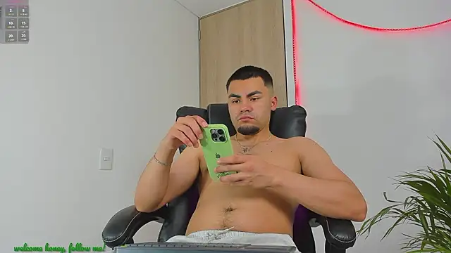 Snapshot of kalivan_voinesscu chatting on March 24, 2026, 6:13 am kalivan voinesscu online show from March 24, 2026, 6:13 am