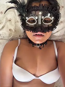 Snapshot of Bella_Luna18 chatting on February 9, 2026, 9:02 pm Bella Luna18 online show from February 9, 2026, 9:02 pm