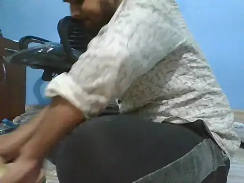 Snapshot of Ishan003 chatting on November 10, 2025, 4:45 pm Ishan003 online show from November 10, 2025, 4:45 pm