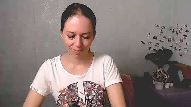GloriaSi  online show from May 8, 2026, 2:48 am