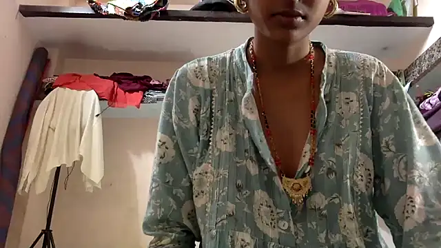 Snapshot of Shalu79 chatting on July 4, 2026, 4:52 am Shalu79 online show from July 4, 2026, 4:52 am