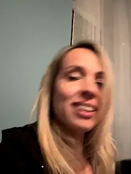 Snapshot of Annelibre chatting on October 5, 2025, 9:38 pm Annelibre online show from October 5, 2025, 9:38 pm