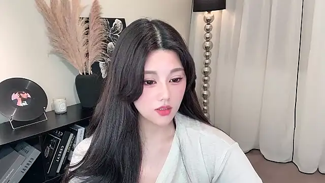Snapshot of Strawberrybabyy1 chatting on March 5, 2025, 2:34 pm Strawberrybabyy1 online show from March 5, 2025, 2:34 pm