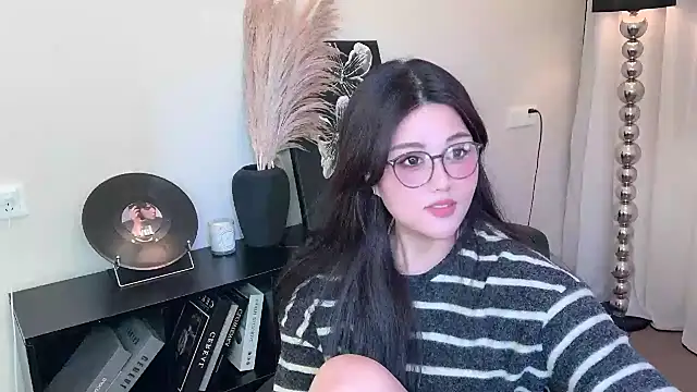 Snapshot of Strawberrybabyy1 chatting on March 1, 2025, 5:05 pm Strawberrybabyy1 online show from March 1, 2025, 5:05 pm