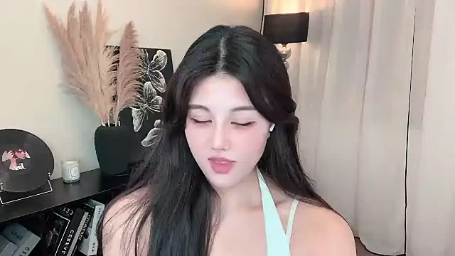 Snapshot of Strawberrybabyy1 chatting on March 2, 2025, 4:47 pm Strawberrybabyy1 online show from March 2, 2025, 4:47 pm