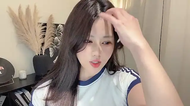 Snapshot of Strawberrybabyy1 chatting on March 13, 2025, 2:44 pm Strawberrybabyy1 online show from March 13, 2025, 2:44 pm