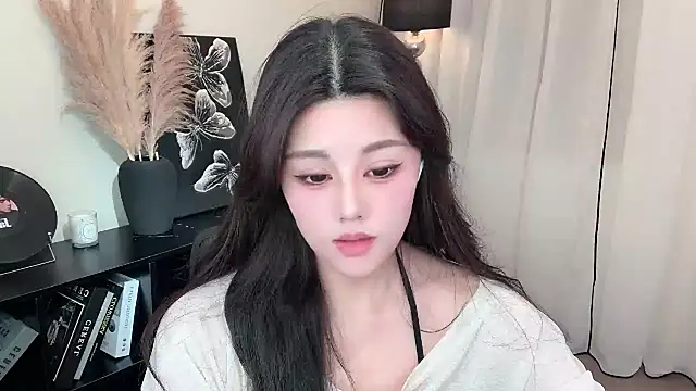 Snapshot of Strawberrybabyy1 chatting on March 4, 2025, 10:02 am Strawberrybabyy1 online show from March 4, 2025, 10:02 am